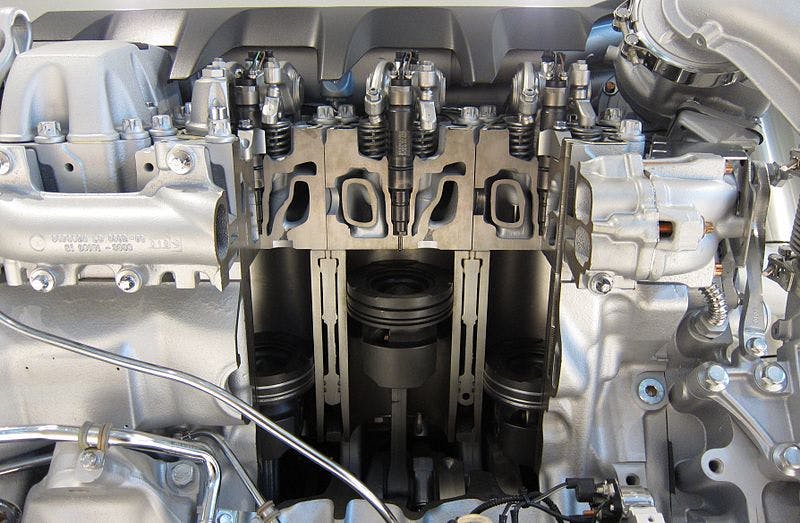 Sección transversal de un motor diesel V8